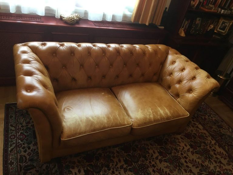 Chesterfield 2 személyes kanapé felújítás előtt